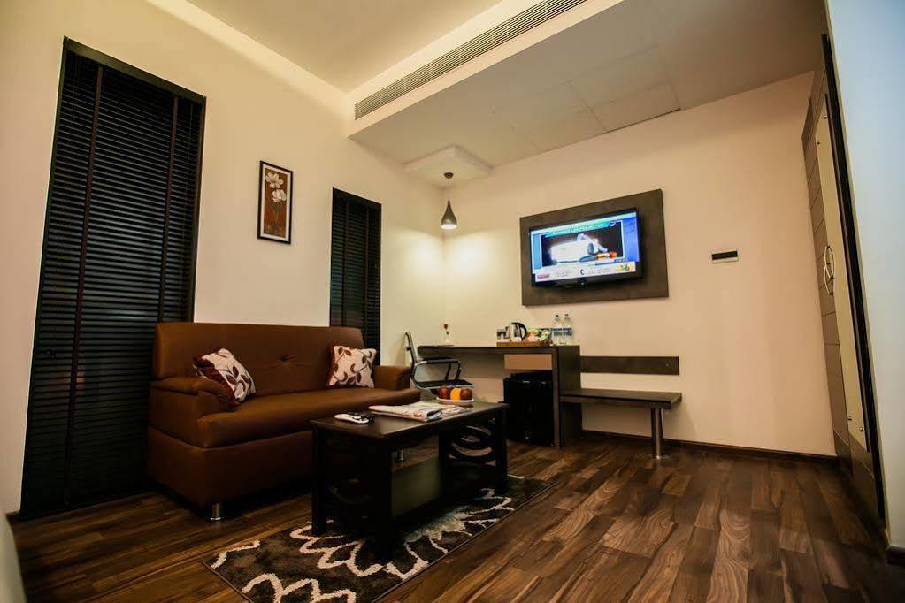 โรงแรมเดอะ สปิน เชนไน ภายนอก รูปภาพ